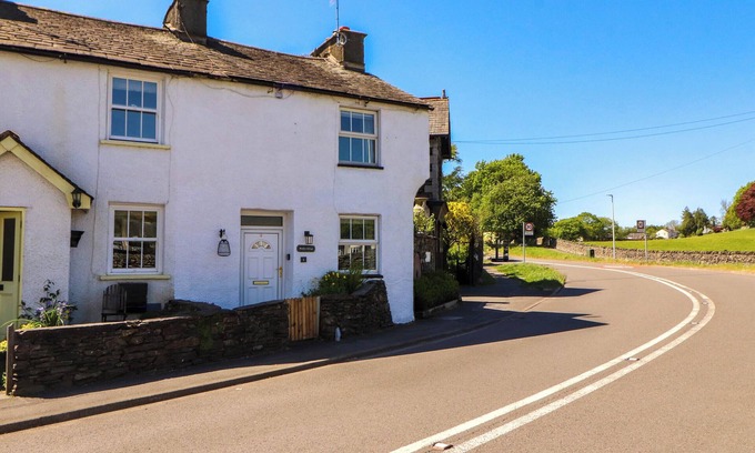 Staveley Cottage | MEADOW COTTAGE, pet friendly, with open fire in Staveley