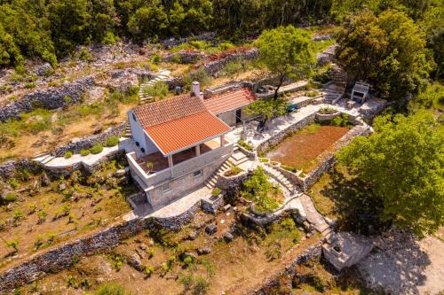 Zrnovo House | Meadow Hill