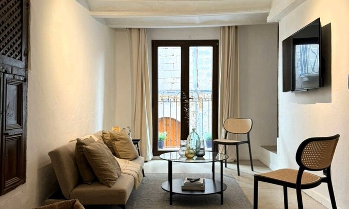 Calaceite House | Medieval house in the heart of Calaceite. Casa Vivó is pet friendly house.