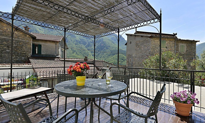 Castelbianco Apartment | Medieval house in the countryside; 20 km from Alassio' beach