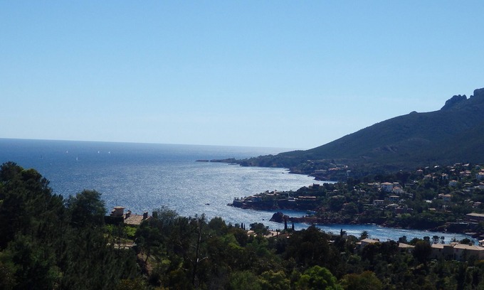 Theoule-sur-Mer Apartment | Mediterranean from morning to evening