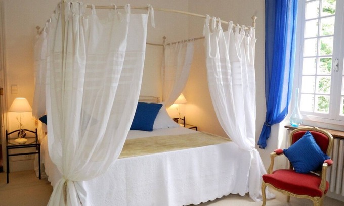 Vals-les-Bains Bed & Breakfast | Mediterranean Luxury Studio swimming pool