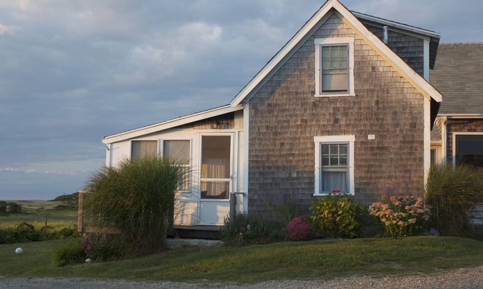 Chilmark Cottage | Menemsha - Davis House - OPENING 9/25-10/2