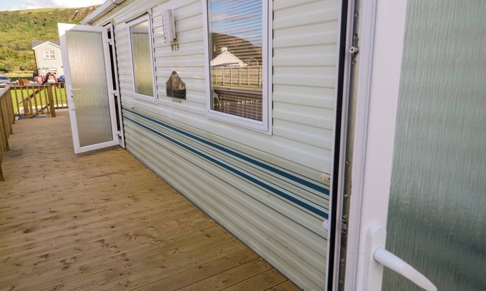 Limavady Cottage | MERIC STONE HOLIDAY LETS CARAVAN 2, family friendly in Castlerock