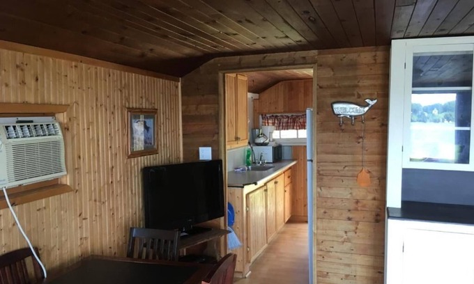 Prince Edward Ski Chalet | Merland Park Cottages - Chalet 2