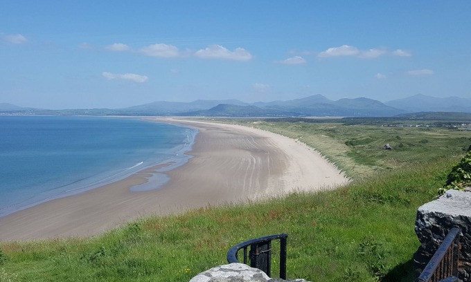 Llanfair House | MERRYDOWN, family friendly, with open fire in Llanfair