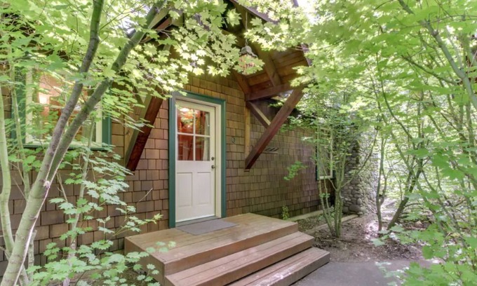 Camp Sherman Cabin | Metolius River Resort Cabin 6 - Luxurious cabin on the Metolius River w/