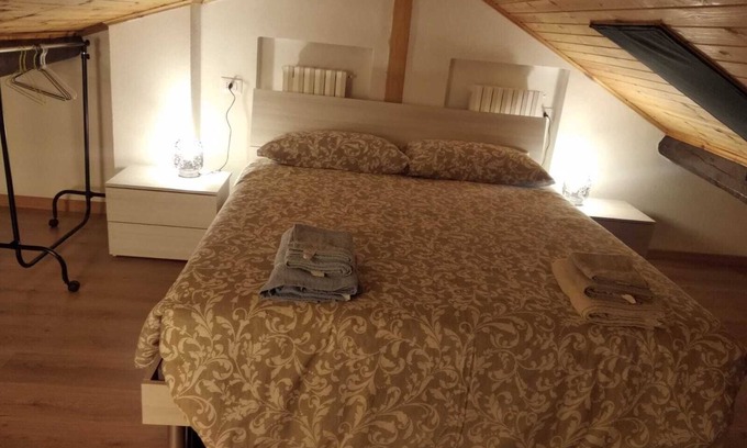 Rho House | Mezzanine studio with independent entrance inside a courtyard