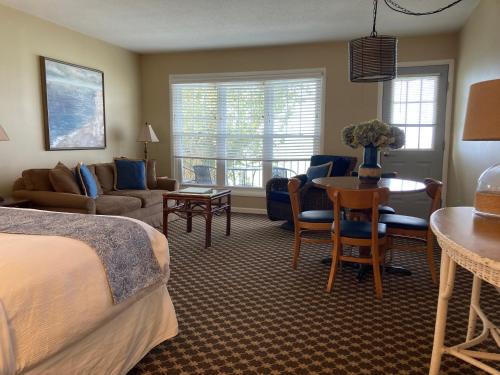 Whitehall Resort | Michillinda Lodge Resort