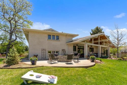 Westcliff and Cambridge House | Mid-Century Escape 7 BR Sleeps 22 Hot Tub & Games