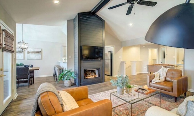 Rockwall House | Mid-Century flair w/HOT TUB by the lake!