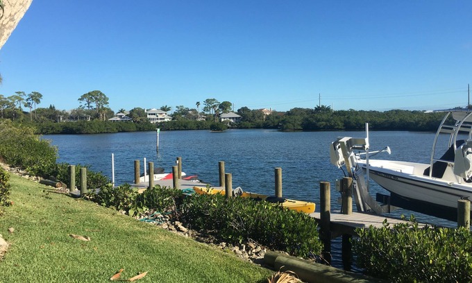 Sorrento Shores House | Mid-century Waterfront Home with pool