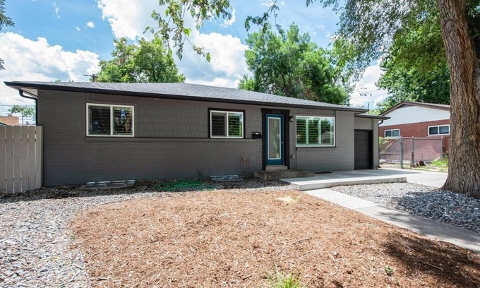 Alta Vista Area House | Mid-Mod Marvel Central Game Rm/Wet Bar Patio