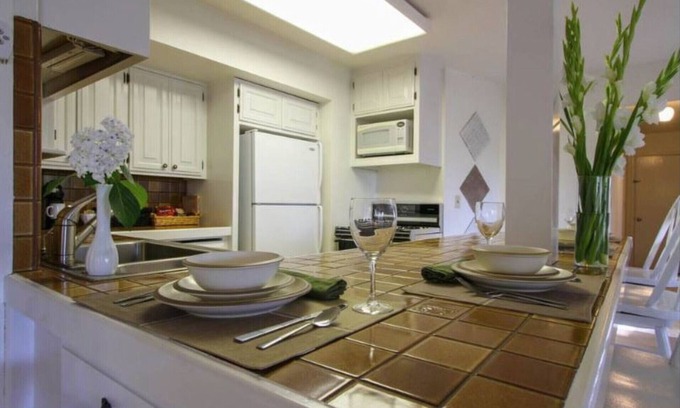 Santa Rosa House | Midcentury-Modern Garden Level Apartment