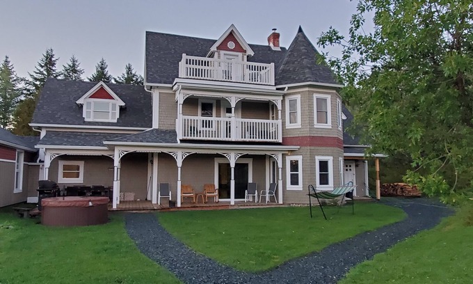 Saint-Joseph-de-Ham-Sud House | Miel et Terre-Chalet en nature pour jusqu'à 15 personnes