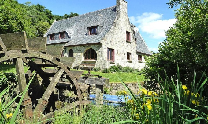Landeleau House | Mill in Brittany by River Aulne with Kayaks