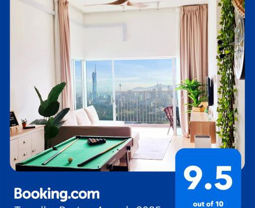 Salak South Apartment | Mimi Cozy Homestay, 3R3B KLCC View with PLAYSTATION 4, NETFLIX, WiFi 6, Pool Table, Home Cinema