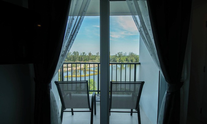 Kram Condo | Mini Studio Lake view on High floor, AC, Kitchen, Balcony