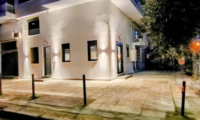 Trikala Apartment | Minimal Condo Trikala Town