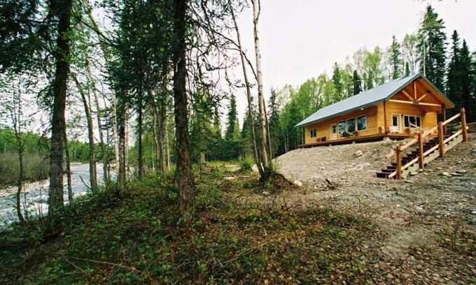 Willow House | MINUTES OFF PARKS HWY/RIVERFRONT ON 27 ACRES/WILLOW CREEK INN