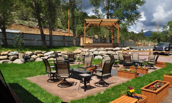 Salida Villa | Minutes to town but feels a million of miles away! Shaw's River Ranch