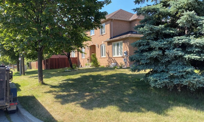 East Credit Apartment | Mississauga, Toronto - Stunning 2BR Apartment in ideal location