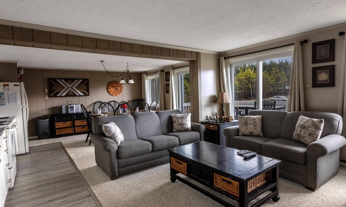 Snowshoe Condo | ML 161: Spacious 3BR summer getaway. New deck and mins to bike trails!