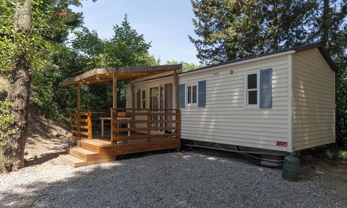 Lavilledieu House | Mobile Home 'F - 1-6 Pers' with Shared Pool, Private Terrace and Shared Garden