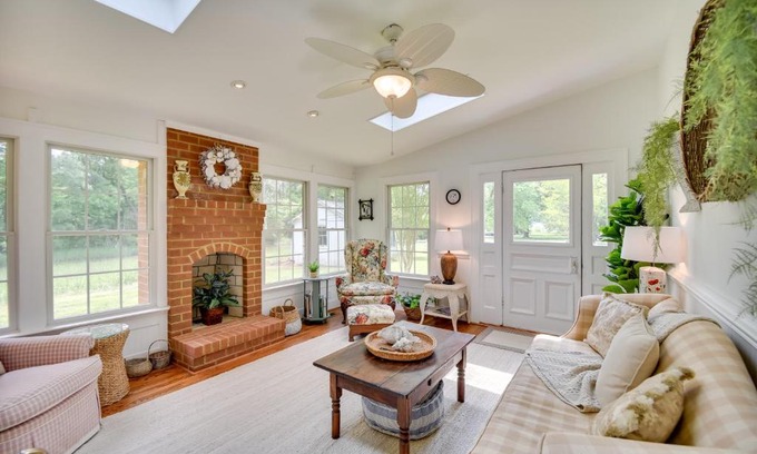 Bohannon House | Mobjack Bay Rental on Private Cove!