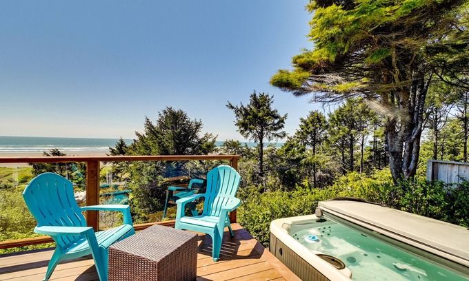 Moclips House | Moclips Home w/Hot Tub & Stunning Beach Views!