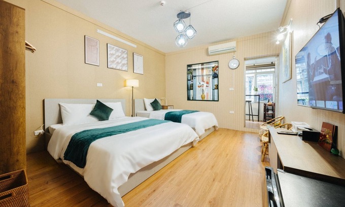 French Quarter Apartment | MocVien Homestay-Apt 2bd in French quarter close to Opera house & Hoan Kiem lake