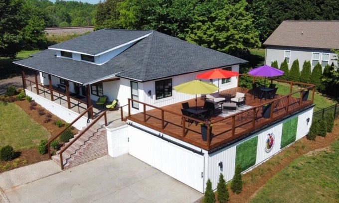 Cramerton House | Mod chic 2BR Fire Pit, Corn Hole Court, Pets welcome, close to CLT attractions