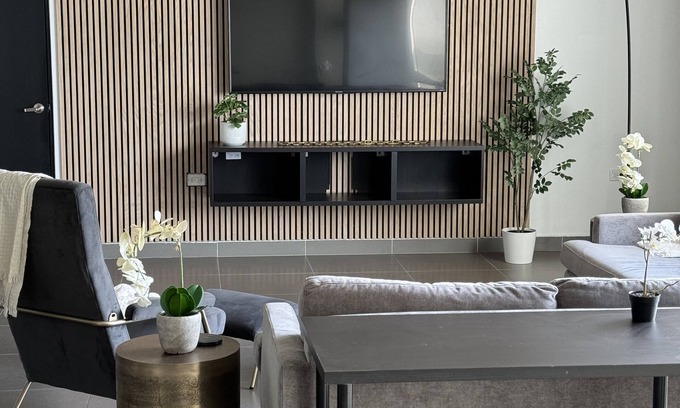 Puerta de Tierra Condo | Modern 1-bedroom loft with free parking