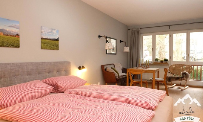 Bad Toelz Apartment | Modern 1 room apartment at the spa park, completely renovated in 2016, WLAN!