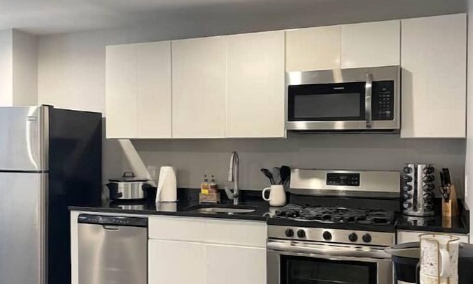 Albany Apartment | ★MODERN 1BR Apt w/PRIVATE deck! W/D★