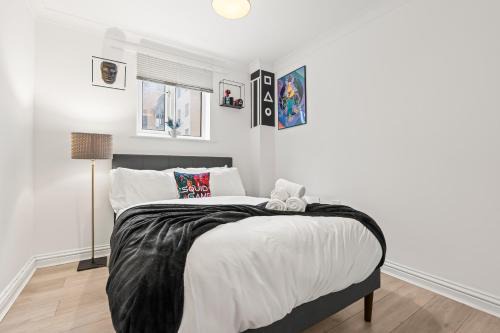 Poplar Apartment | Modern 2BR Apartment Near Canary Wharf Ideal for Business Travelers