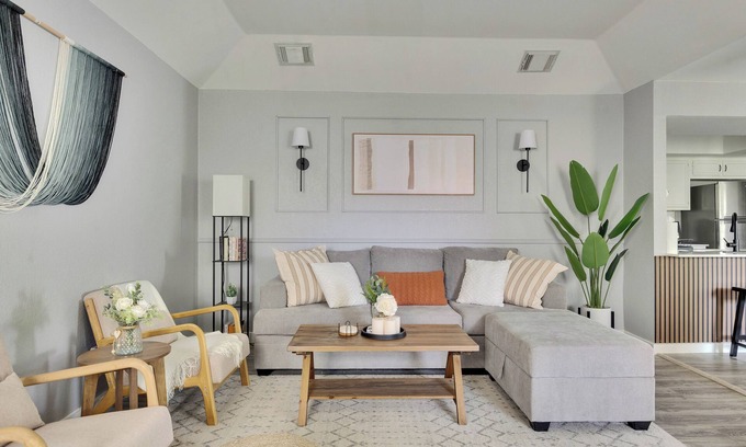 Los Indios House | Modern 2BR in North Austin! Pet Friendly + WFH Ready