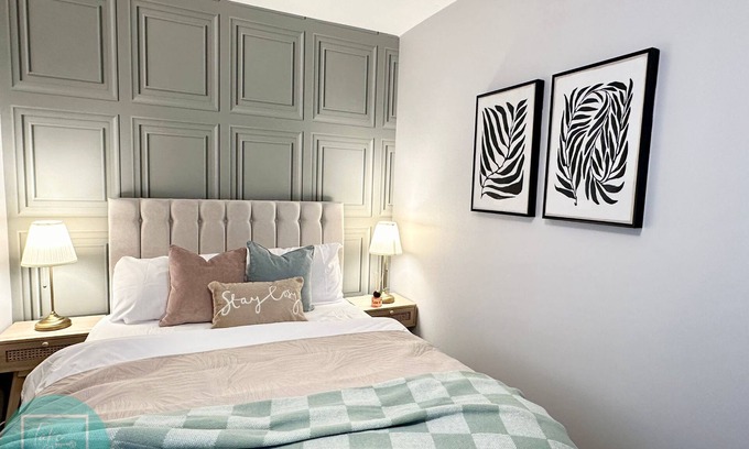 Pendlebury House | Modern 2BR in Swinton, Manchester-Close to Trafford Centre