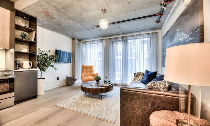 Cite Multimedia Apartment | Modern 2BR Suite Old Montreal F2