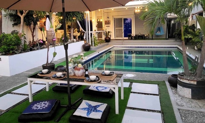 Bacnotan House | Modern 3-bedroom house with AC, WiFi and pool in lovely Bacnotan