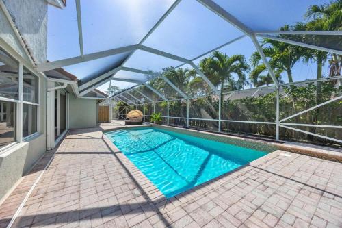 Greenview Shores Apartment | Modern 4BR in Central Wellington- Walk to Shops