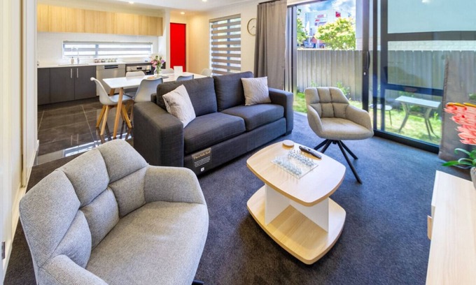 Riccarton House | Modern 4BR in Riccarton Walk to Mall and Park