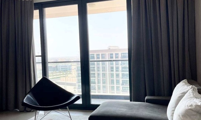 Muharraq Apartment | Modern apartment l Pool + Acess Marasi beach.