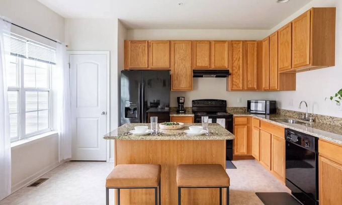 Newark House | Modern and Spacious townhome minutes from UDel