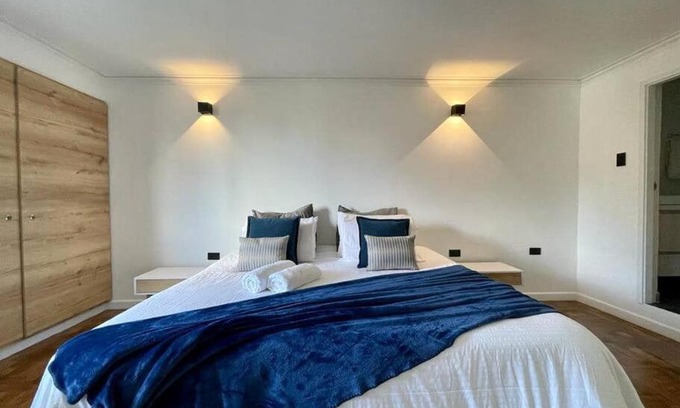 El Poblado Apartment | Modern apartment-1 block from El Poblado park