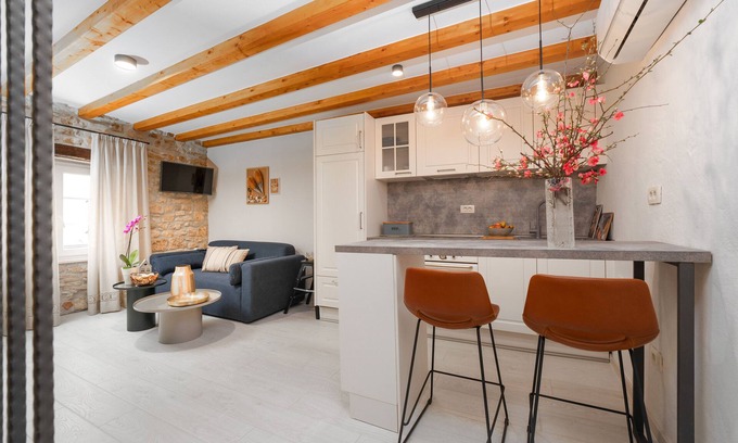 City Center Apartment | Modern apartment for 2 persons in the Porec old town , only 150m from the beach.