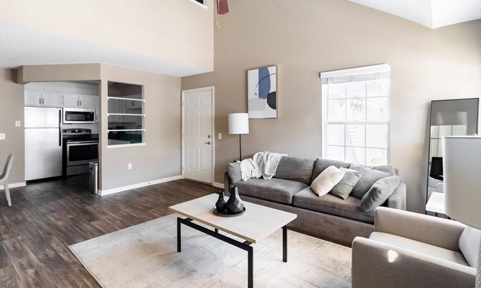 Avon Apartment | Modern Apartment in Prime Location (ID9308X76)