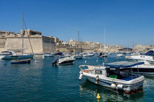 Kalkara Apartment | Modern apt Kalkara seafront!