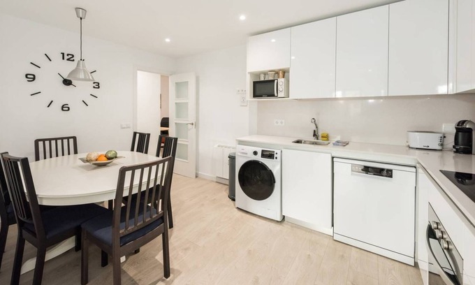 Golden Triangle of Art Apartment | MODERN APT WITH IDEAL LOCATION NEXT TO ATOCHA STATION