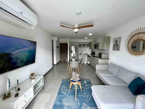 Punta Leona Apartment | Modern Beach Apartment - Walk to Playa Mantas & Beach Club Access
